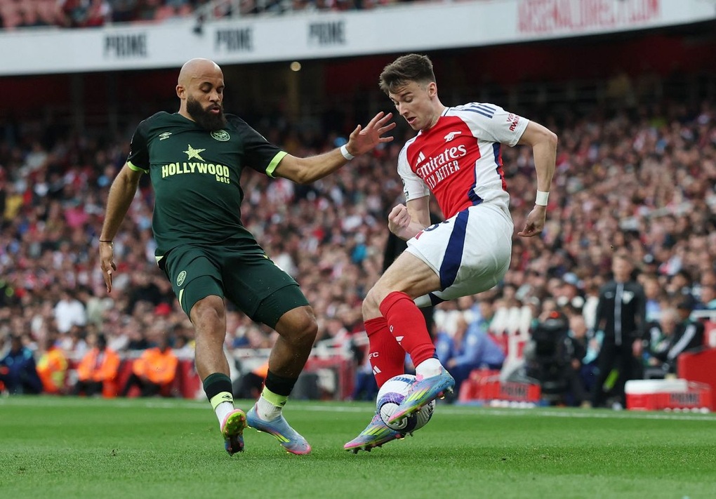 Arsenal chủ động giương cờ trắng trước Liverpool - 2 Arsenal chủ động giương cờ trắng trước Liverpool - 2