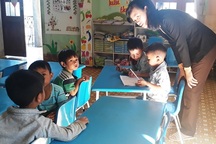 Giáo viên trẻ cắm bản: Thầy cô phải vào làng "xin" ăn