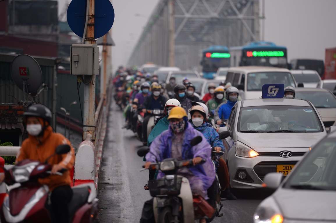 Dòng người chen chúc ở các cửa ngõ trở lại thủ đô sau kỳ nghỉ lễ - 6 Dòng người chen chúc ở các cửa ngõ trở lại thủ đô sau kỳ nghỉ lễ - 6