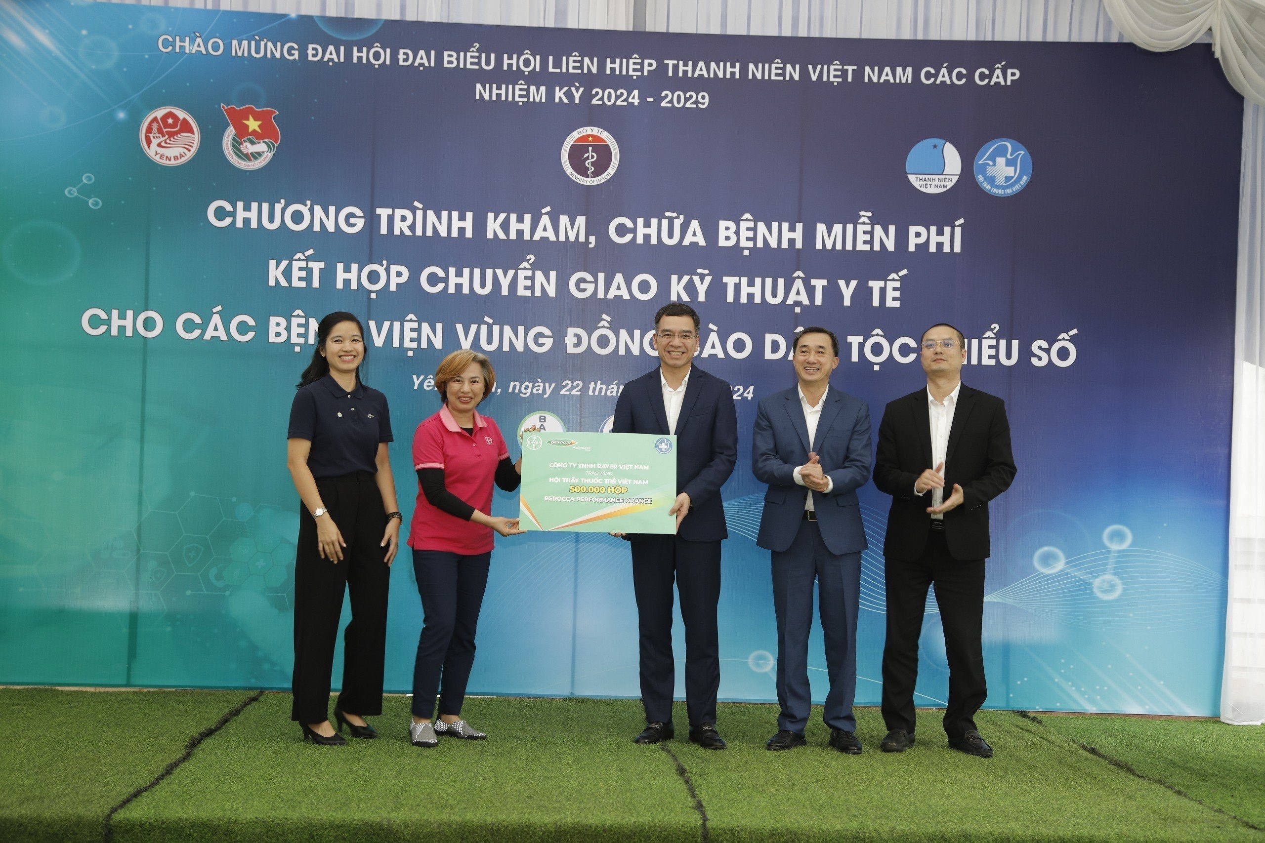 Bayer អមដំណើរសមាគមគ្រូពេទ្យវ័យក្មេងវៀតណាម ដើម្បីលើកកម្ពស់សុខភាពសហគមន៍ - ១ Bayer đồng hành cùng Hội Thầy thuốc trẻ Việt Nam nâng cao sức khỏe cộng đồng - 1