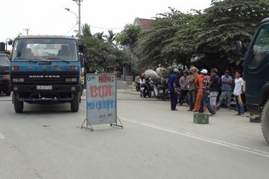 Dân chặn hàng loạt “hung thần” gây ô nhiễm