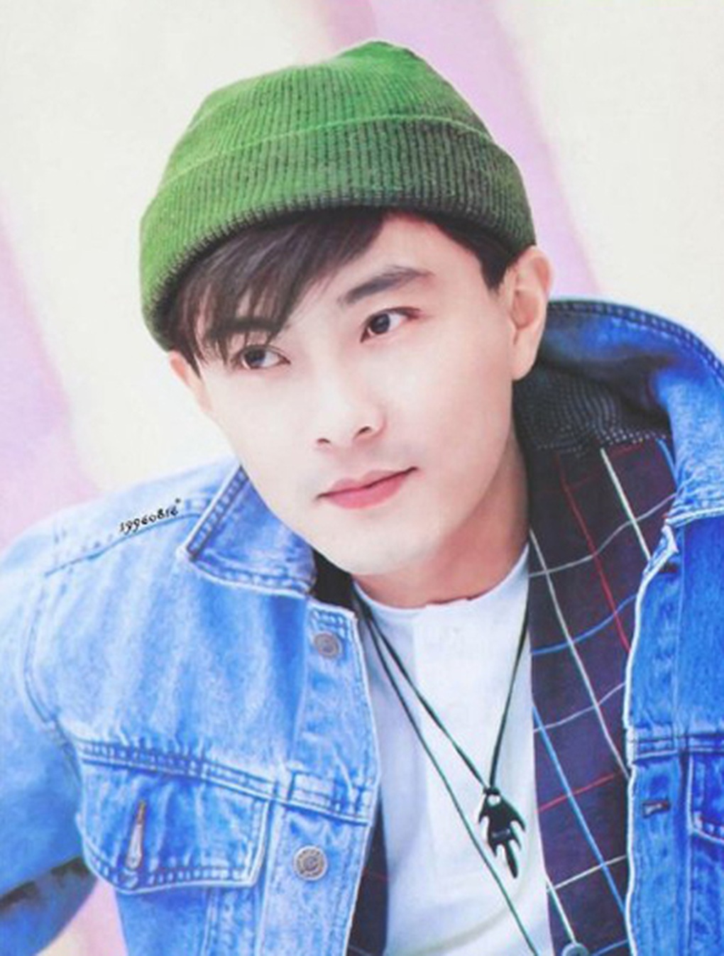 Vẻ đẹp trai, thư sinh thuở đôi mươi của Vi Tiểu Bảo Trương Vệ Kiện - 1 Vẻ đẹp trai, thư sinh thuở đôi mươi của Vi Tiểu Bảo Trương Vệ Kiện - 1