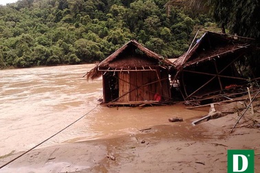 Gần 200 hộ dân đang bị cô lập giữa núi rừng