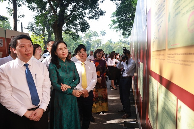 Phat hanh tem nha san_trien lam 2