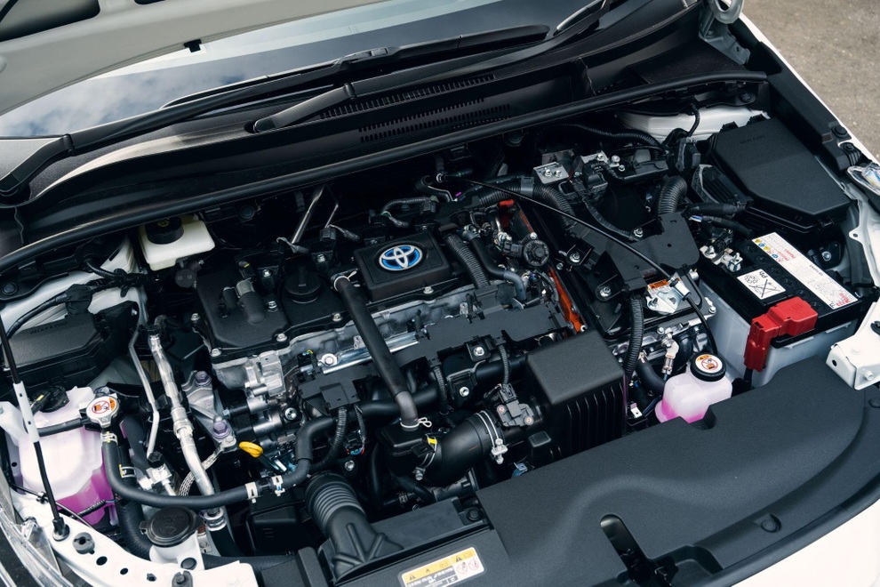 Toyota khai tử Corolla máy xăng ở Nhật Bản, tại Việt Nam sẽ thế nào? - 2 Toyota khai tử Corolla máy xăng ở Nhật Bản, tại Việt Nam sẽ thế nào? - 2