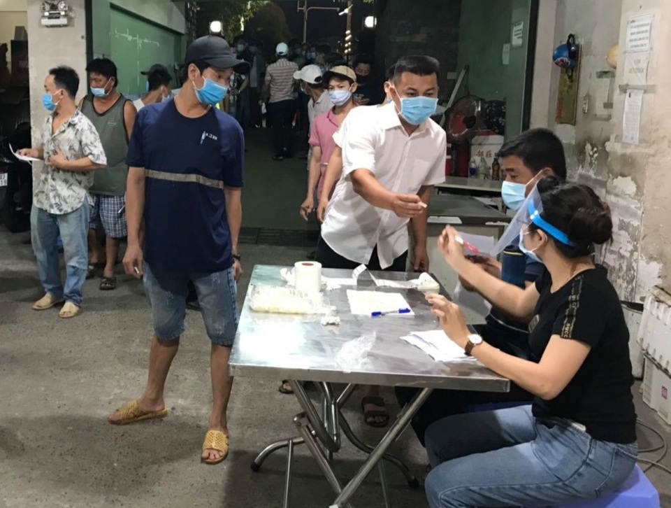 TP HCM: Buộc cách ly 3 người tiếp xúc với ca nghi nhiễm Covid-19 - 1 TP HCM: Buộc cách ly 3 người tiếp xúc với ca nghi nhiễm Covid-19 - 1