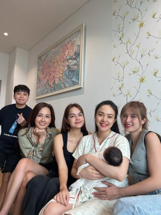 Hội bạn thân Hoàng Thùy Linh: "Mẹ bỉm sữa" gợi cảm, Mai Phương Thúy lẻ bóng - 8