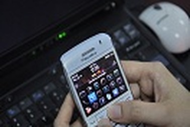 Viettel giảm 50% giá cước điện thoại BlackBerry