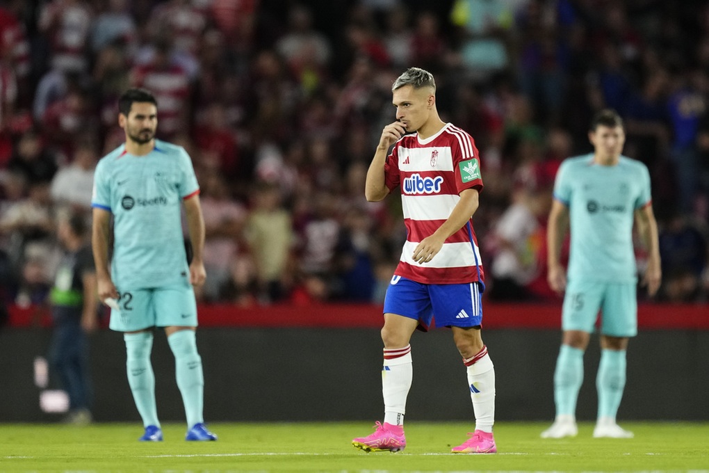 Barcelona tụt lại phía sau Real Madrid tại La Liga - 1 Barcelona tụt lại phía sau Real Madrid tại La Liga - 1
