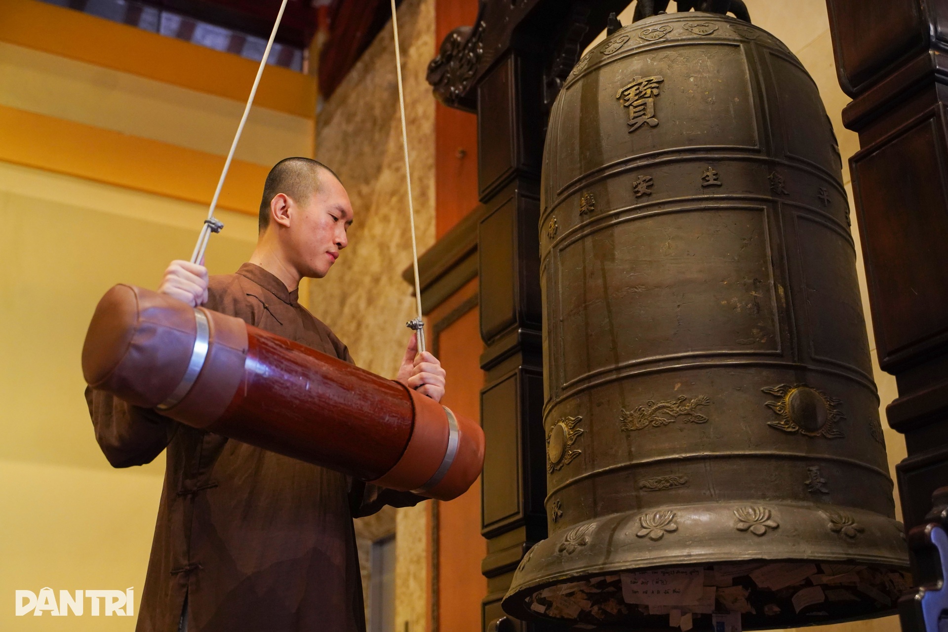 Hàng ngàn chùa thỉnh chuông sáng 1/7, cầu quốc thái dân an - 2 Hàng ngàn chùa thỉnh chuông sáng 1/7, cầu quốc thái dân an - 2