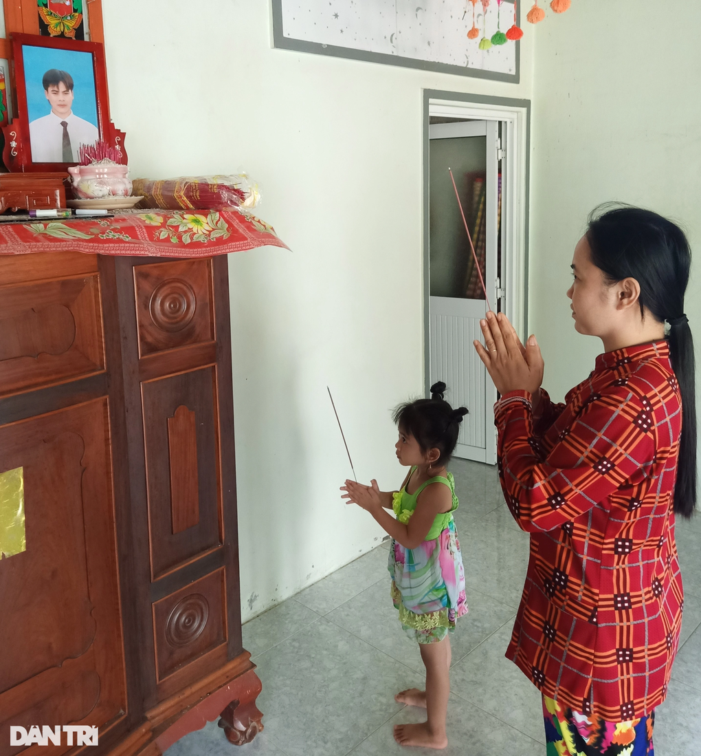Covid-19 cướp mất cha, mẹ nghèo khổ lo 2 con thơ đói ăn, thất học - 2 Covid-19 cướp mất cha, mẹ nghèo khổ lo 2 con thơ đói ăn, thất học - 2