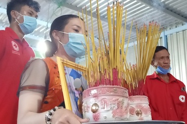 Đang điều tra vụ 2 chị em tử vong sau khi ăn cháo gà, uống nước ngọt