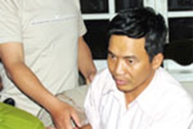 Bắt quả tang thẩm phán và luật sư nhận tiền "chạy án"