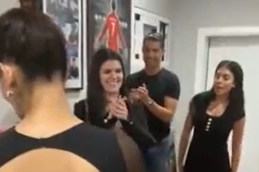 C.Ronaldo bị chỉ trích vì tụ tập đông người giữa mùa dịch Covid-19