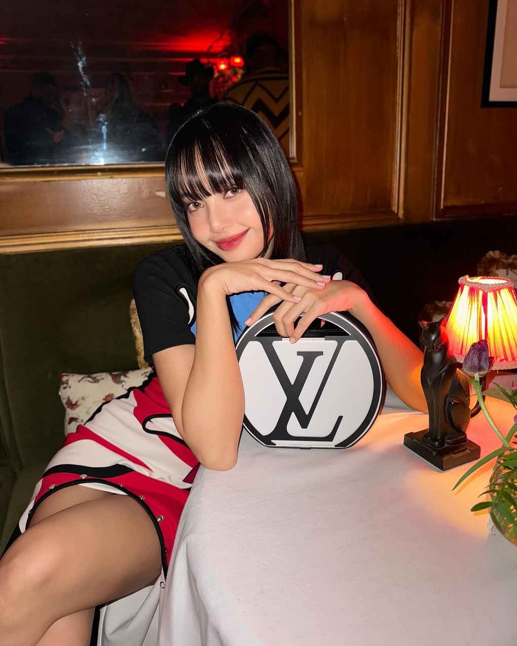 Lisa ưa chuộng Louis Vuitton, diện đồ trị giá hàng tỷ đồng đến dự show - 5 Lisa ưa chuộng Louis Vuitton, diện đồ trị giá hàng tỷ đồng đến dự show - 5