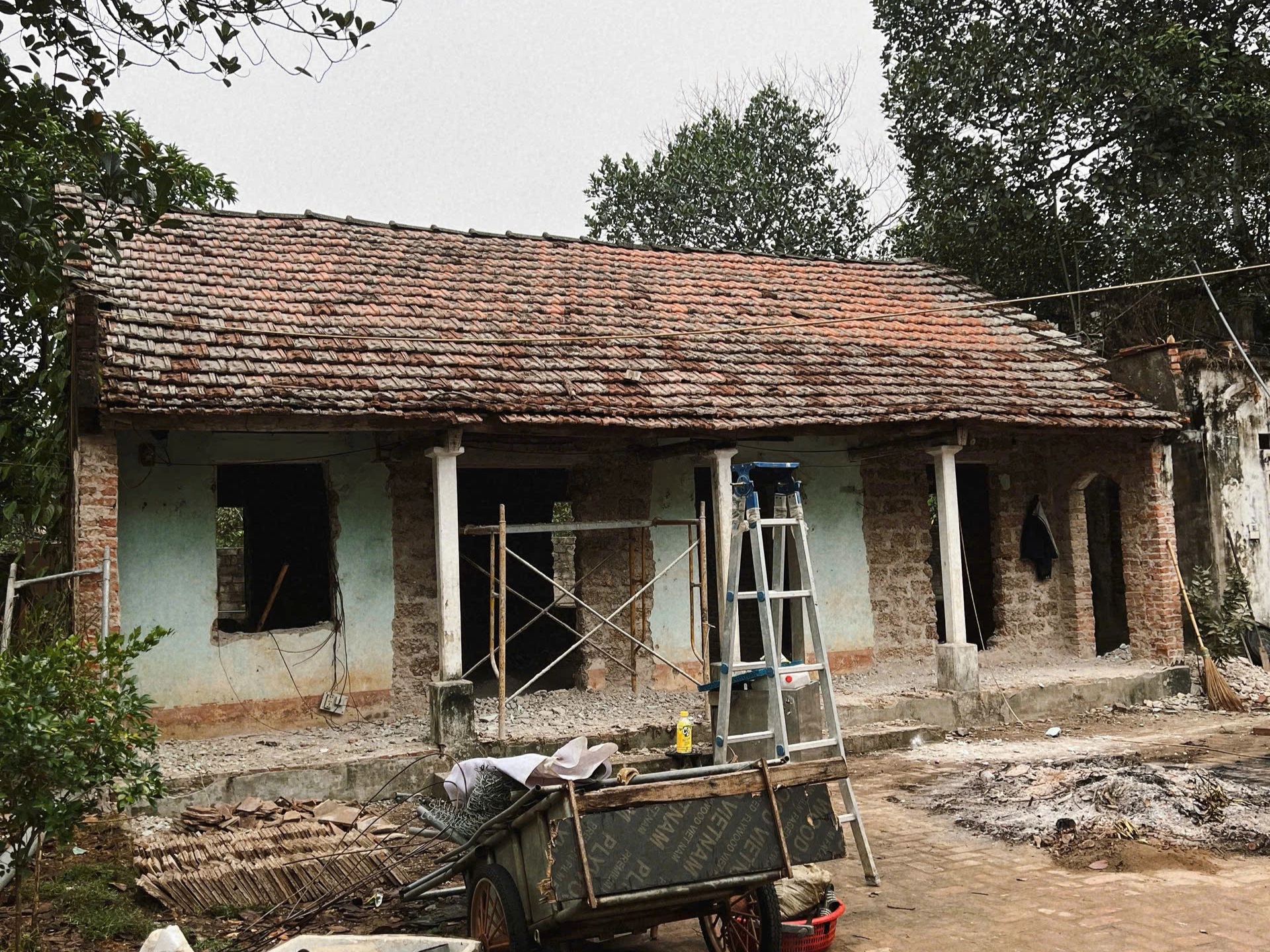Căn nhà xây năm 1985 lột xác chỉ với 50 triệu đồng khiến hàng xóm trầm trồ