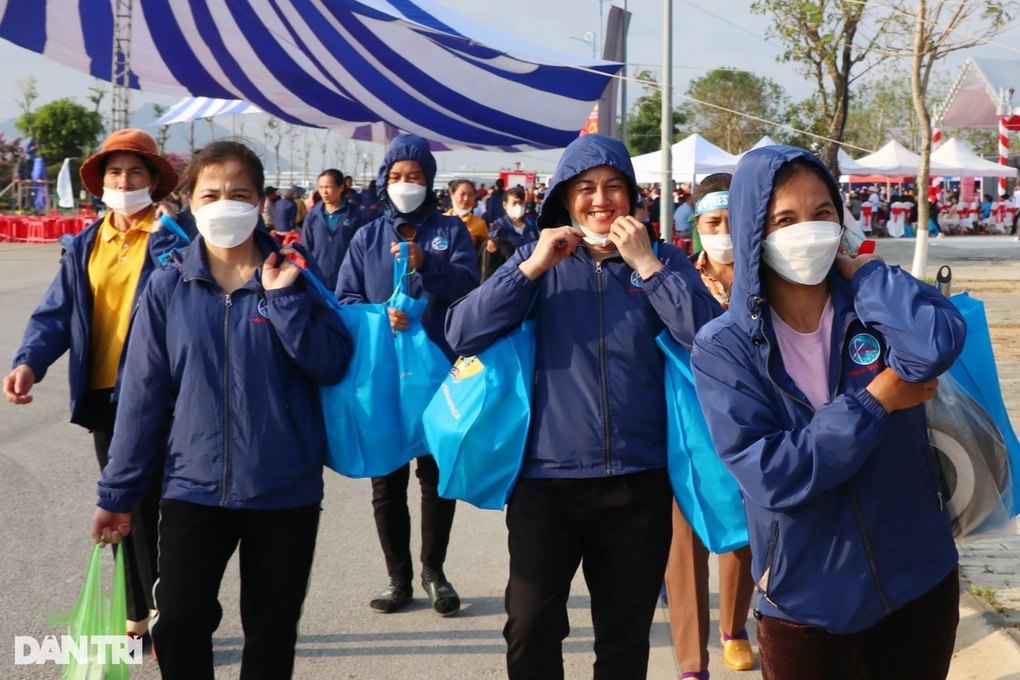 Đón Tết muôn nơi - 2 Đón Tết muôn nơi - 2