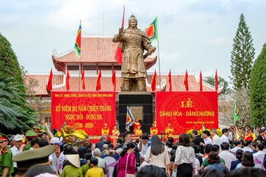 Vạn người nô nức dự lễ hội chiến thắng Ngọc Hồi - Đống Đa