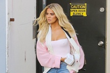 Khloe Kardashian quyến rũ sau khi lên chức mẹ