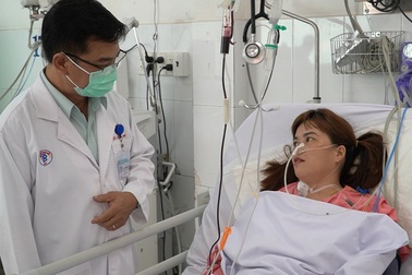 Bị rắn hổ chúa cắn vào lưng, nữ bệnh nhân "thập tử nhất sinh"