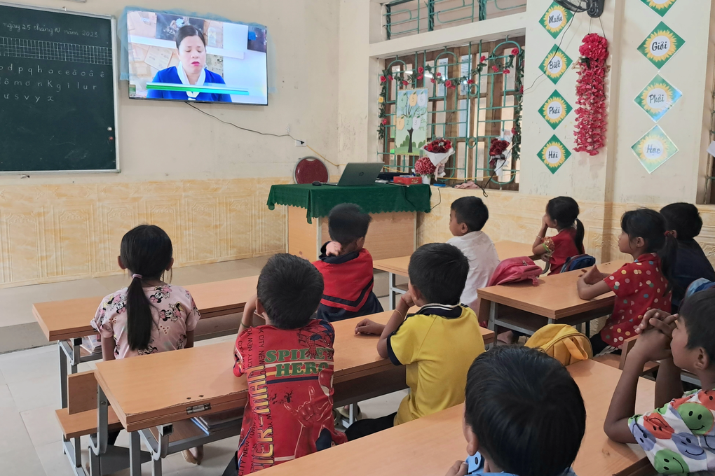 Ánh điện thắp sáng các bản làng nơi biên giới - 4 Ánh điện thắp sáng các bản làng nơi biên giới - 4
