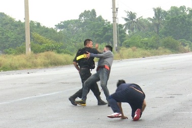 Xem cảnh sát khống chế cướp ngân hàng trong tình huống giả định