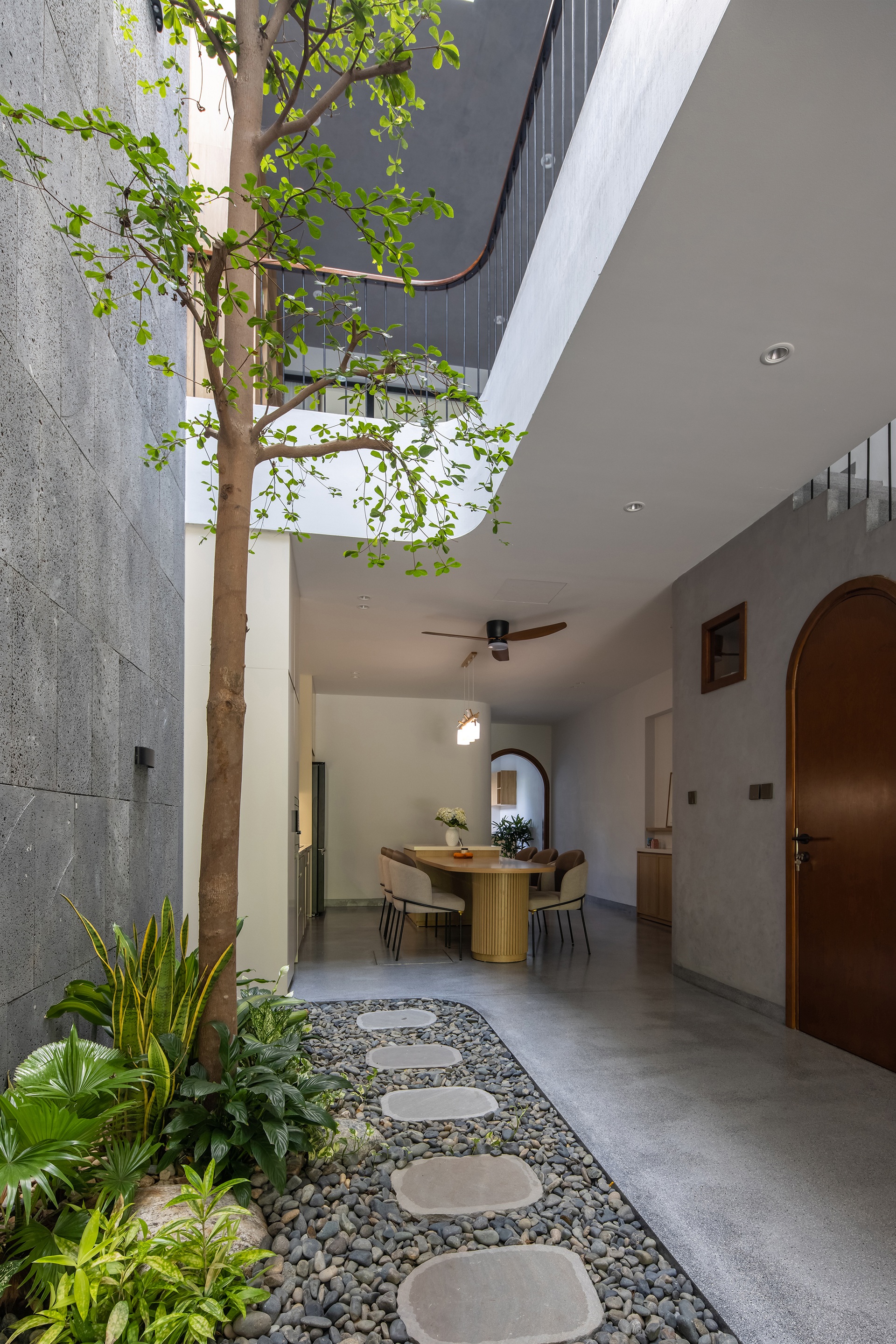 Ngôi nhà 2,4 tỷ đồng ở Quảng Ninh lấy cây xanh làm rào chắn - 5 Ngôi nhà 2,4 tỷ đồng ở Quảng Ninh lấy cây xanh làm rào chắn - 5