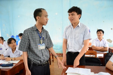 Thầy giáo lấy ví dụ đời sống gần gũi để lồng ghép vào bài giảng môn Hóa