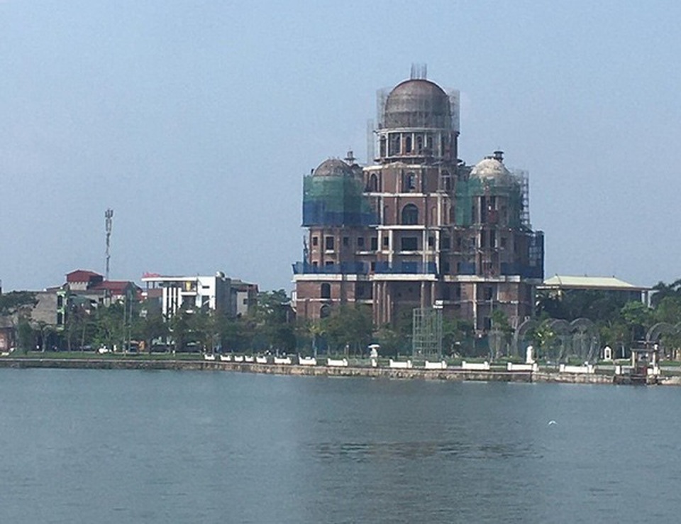 Chìm nổi số phận của những đại gia sở hữu lâu đài, biệt thự dát vàng - 1 Chìm nổi số phận của những đại gia sở hữu lâu đài, biệt thự dát vàng - 1
