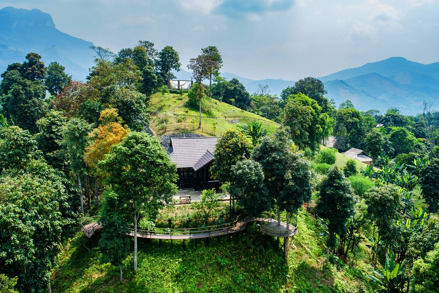 Hậu trường đón đoàn khách tỷ phú Mỹ đầu tiên đáp trực thăng đến Hà Giang - 1