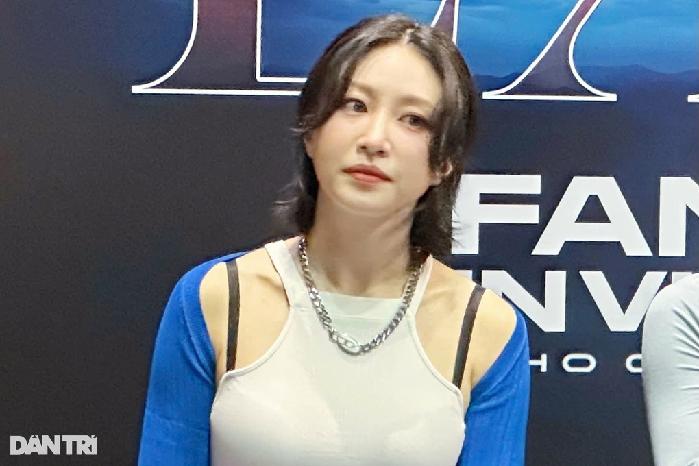 Nữ thần fancam Hàn Quốc khoe nhan sắc khác lạ khi đến TPHCM - 2 Nữ thần fancam Hàn Quốc khoe nhan sắc khác lạ khi đến TPHCM - 2