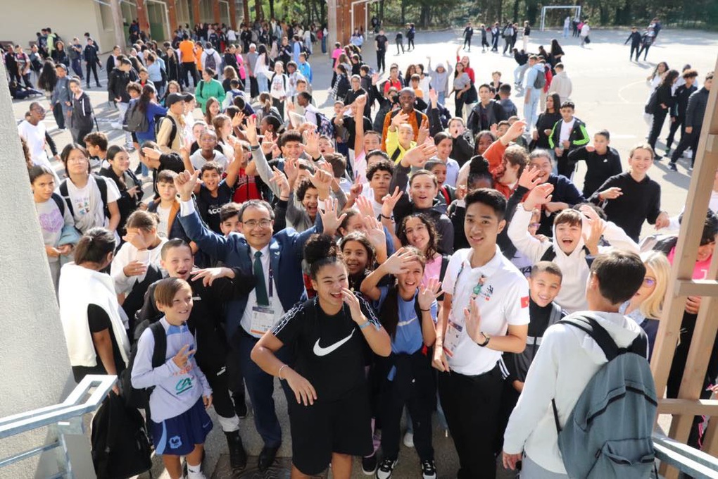 Học sinh Pháp chia sẻ khó khăn với bạn học Việt Nam vì bão lũ - 3 Học sinh Pháp chia sẻ khó khăn với bạn học Việt Nam vì bão lũ - 3