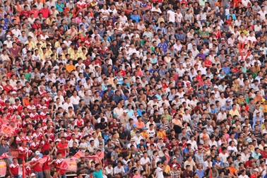 Niềm vui bóng đá trở lại miền Đông Nam bộ