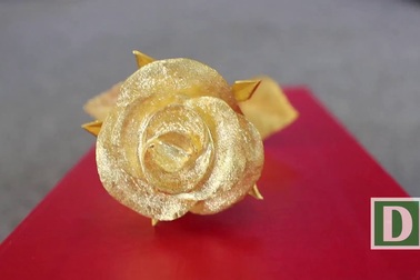 Ngắm bông hồng bằng vàng 24k quà tặng 8/3