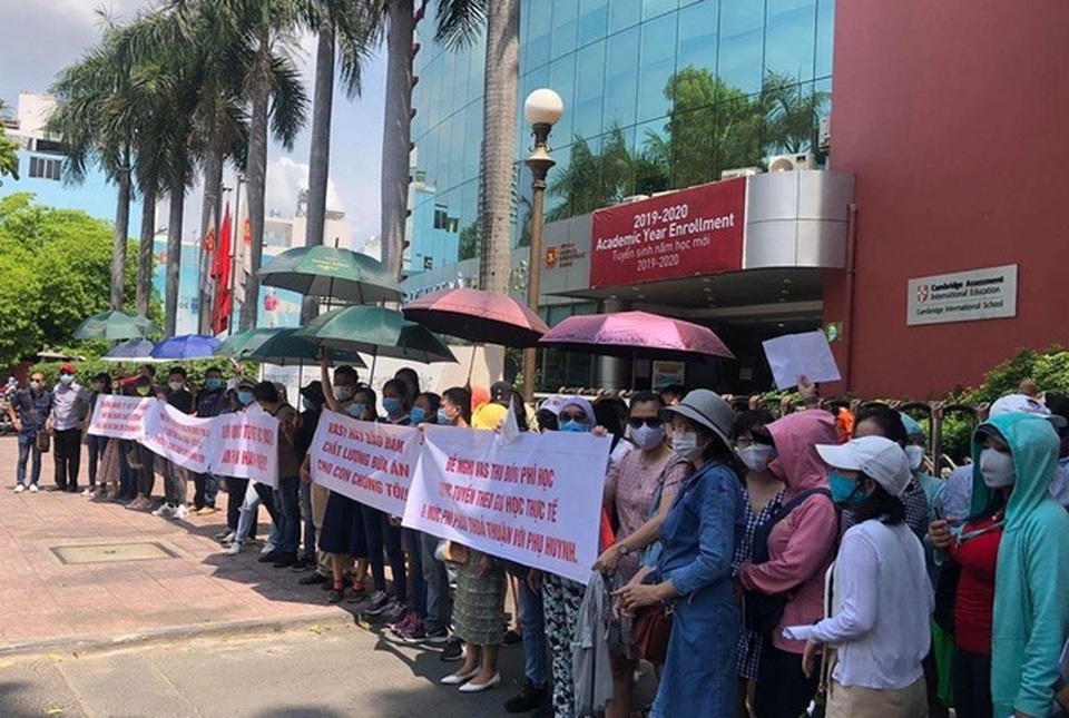 Buộc thôi học con vì... bố mẹ: Trường Quốc tế Việt Úc phản hồi - 2 Buộc thôi học con vì... bố mẹ: Trường Quốc tế Việt Úc phản hồi - 2