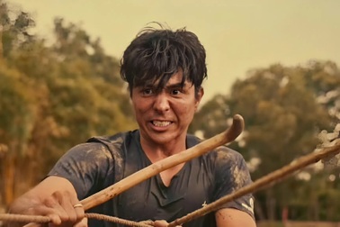 Steven Nguyễn siết cân, hóa nông dân sau "Mưa đỏ"