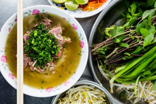 Chỉ có 48 tiếng, khách Australia chạy sô ăn đủ món ngon ở TPHCM - 2