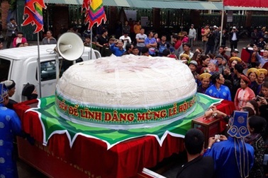 Dâng bánh dày “khổng lồ” lên Đền Hùng: Chờ ý kiến Chủ tịch tỉnh