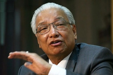 Thử thách với nguyên Thống đốc Cao Sỹ Kiêm tại DongA Bank