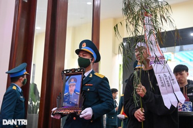 Truy tặng phi công Trần Ngọc Duy Huân chương Bảo vệ Tổ quốc hạng Ba