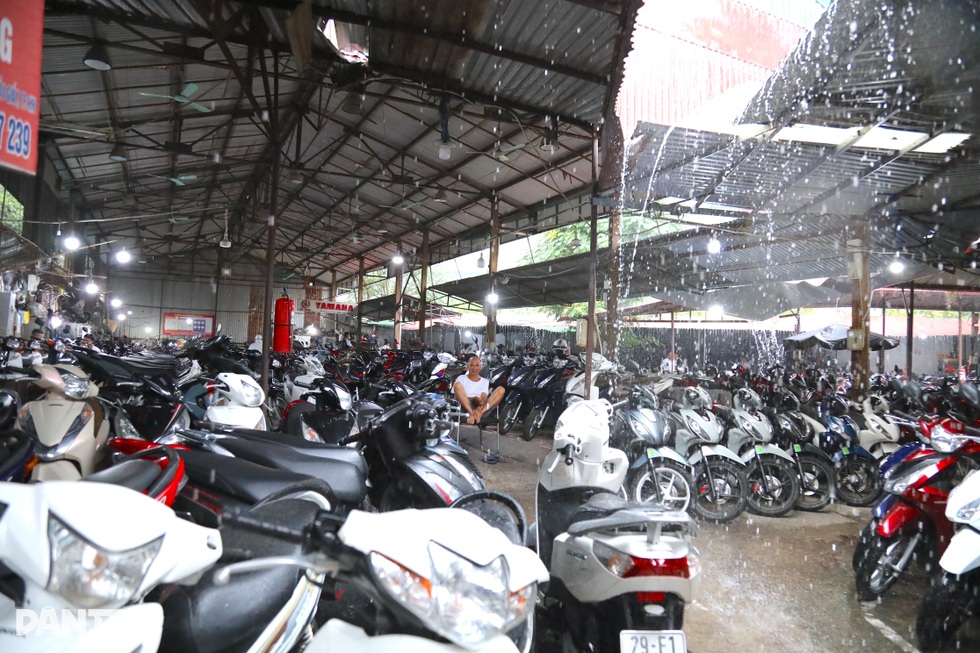 Chuẩn bị cấm xe xăng, chợ xe máy lớn nhất Hà Nội ế chưa từng có - 6 Chuẩn bị cấm xe xăng, chợ xe máy lớn nhất Hà Nội ế chưa từng có - 6
