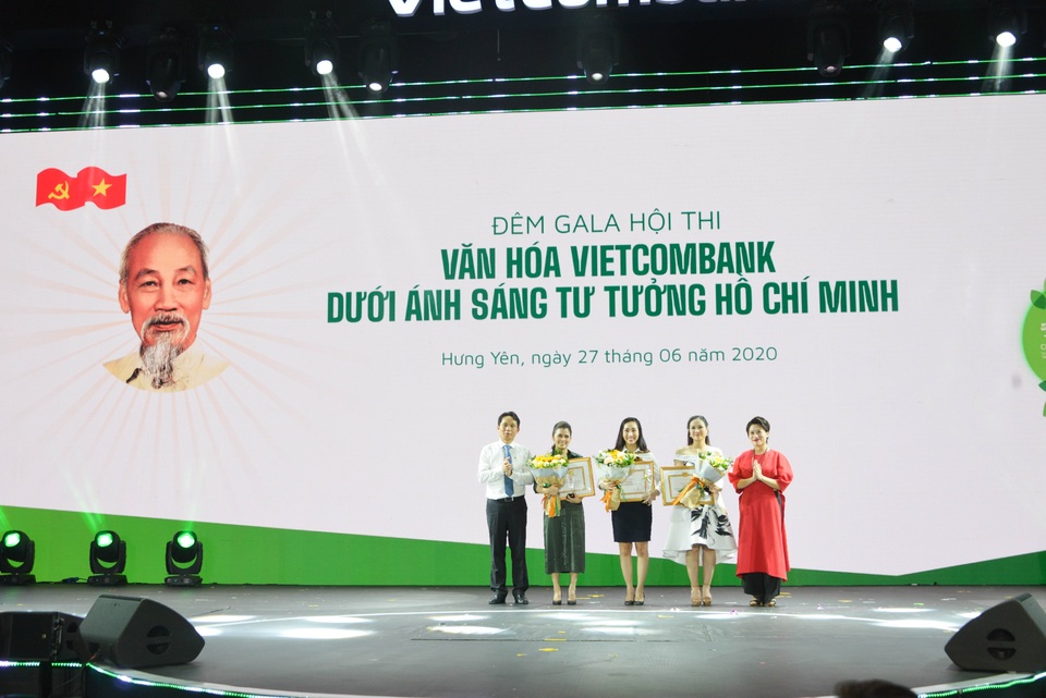 Hội thi “Văn hóa Vietcombank dưới ánh sáng tư tưởng Hồ Chí Minh” thành công tốt đẹp - 2 Hội thi “Văn hóa Vietcombank dưới ánh sáng tư tưởng Hồ Chí Minh” thành công tốt đẹp - 2