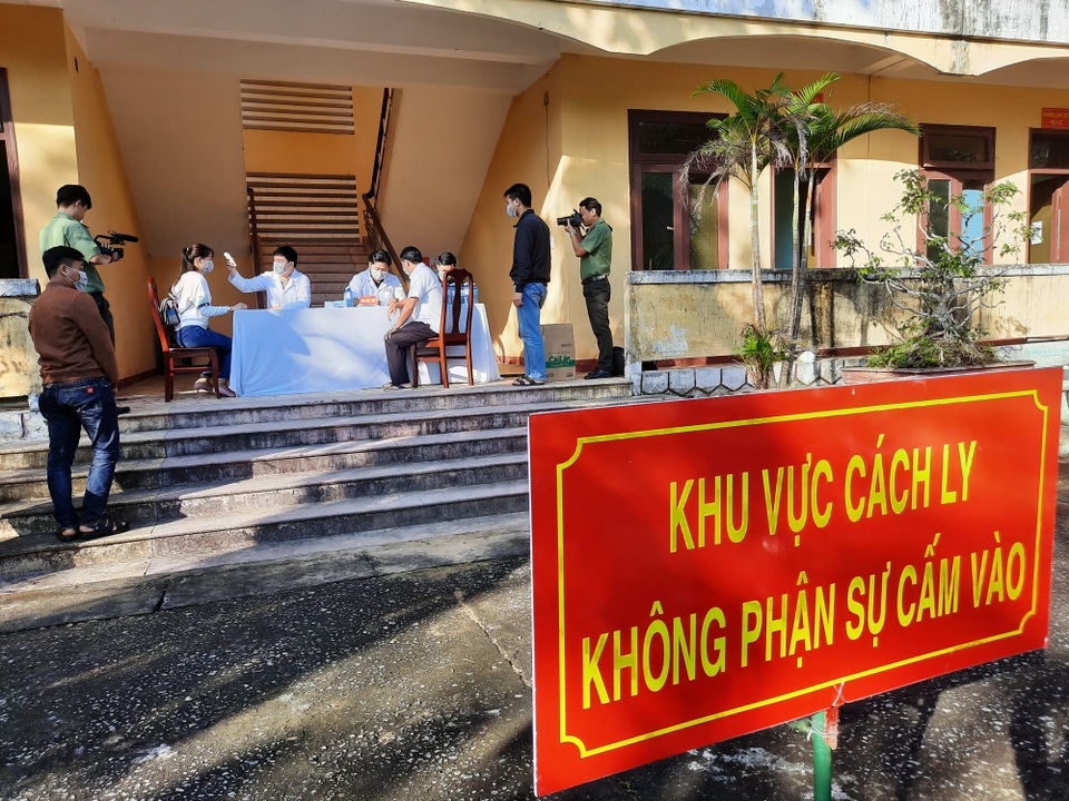 Quản lý y tế 331 trường hợp tiếp xúc gần với khách từ Châu Âu - 1 Quản lý y tế 331 trường hợp tiếp xúc gần với khách từ Châu Âu - 1