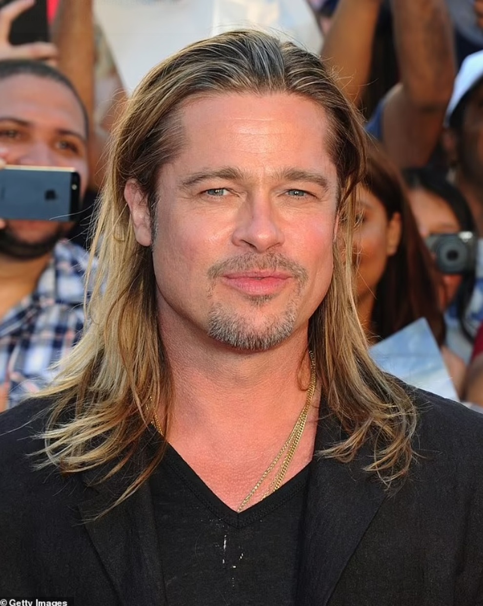 Tài tử Brad Pitt lại gây sốt với phong cách đẹp trai cổ điển - 3 Tài tử Brad Pitt lại gây sốt với phong cách đẹp trai cổ điển - 3