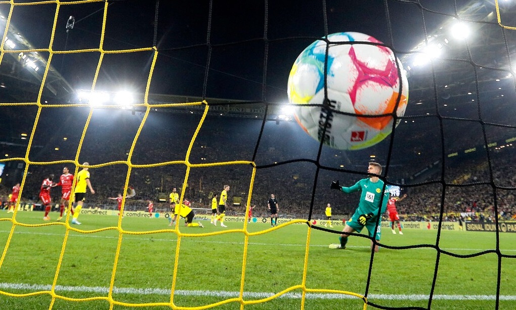 Dortmund may mắn cầm hòa Bayern Munich nhờ bàn thắng ở phút bù giờ - 2 Dortmund may mắn cầm hòa Bayern Munich nhờ bàn thắng ở phút bù giờ - 2