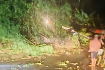 Đèo Sông Pha nối Lâm Đồng và Khánh Hòa bị sạt lở, giao thông gián đoạn