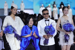 Hoa hậu Thanh Thuỷ làm vedette, khoe chân dài miên man ở tuần lễ thời trang - 6