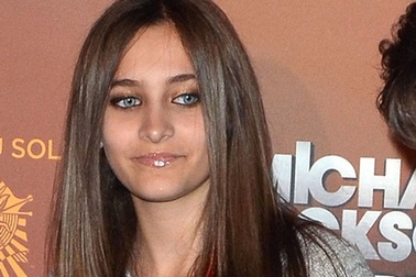 Con gái của Michael Jackson đi học ở trường của trẻ tự kỷ