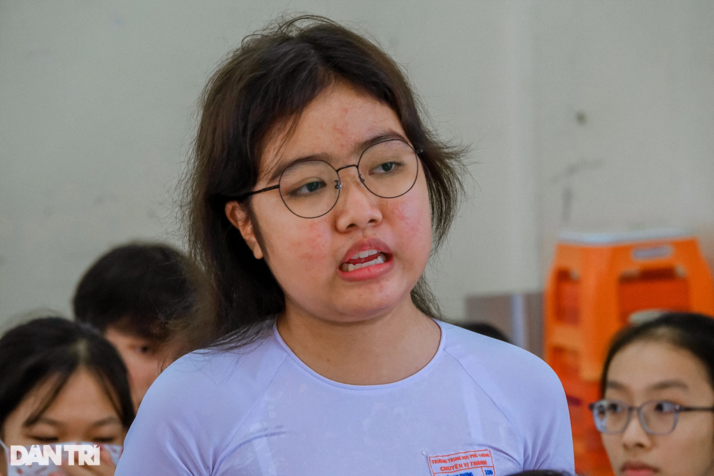 Cha mẹ bỏ rơi, nữ sinh trường chuyên chống chọi căn bệnh quái ác - 5 Cha mẹ bỏ rơi, nữ sinh trường chuyên chống chọi căn bệnh quái ác - 5