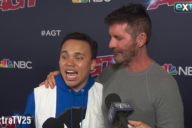 Simon Cowell tươi tắn trên thảm đỏ